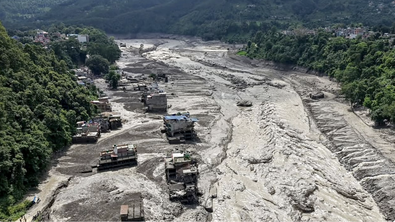 Crue au Népal, 160 morts et des centaines de disparus