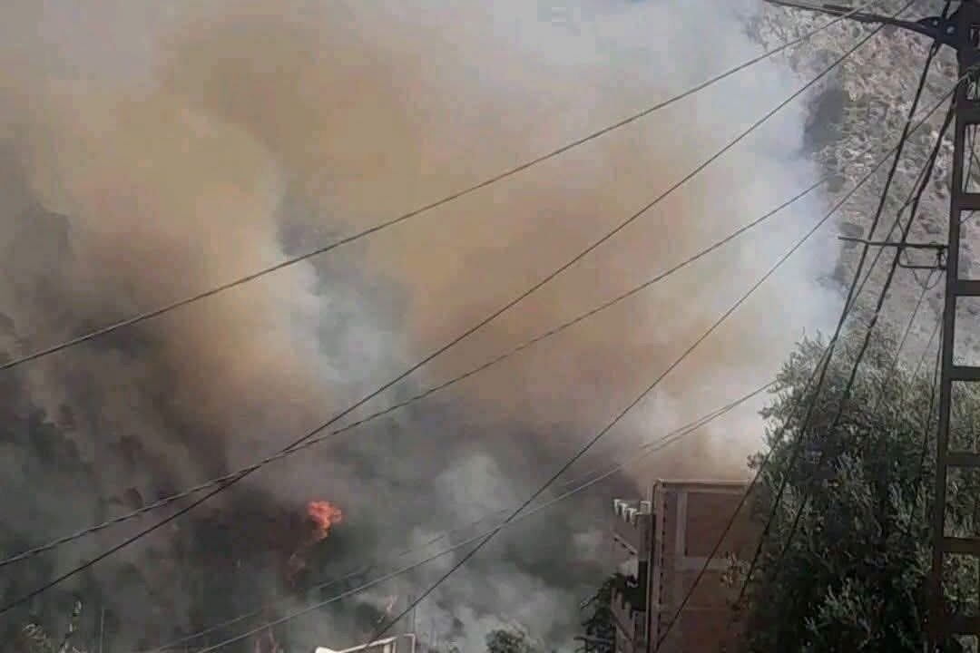 Deux morts signalés alors que 75 incendies restent actifs en Algérie
