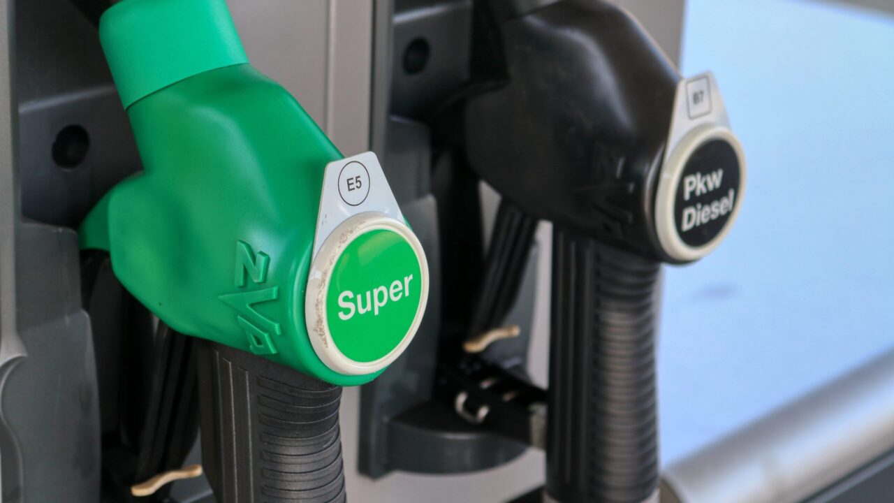Carburants en France, la hausse s’accentue sans atteindre 3 euros le litre